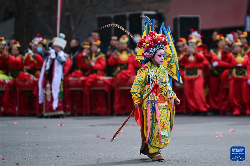 Яркие краски народных гуляний в провинции Цинхай