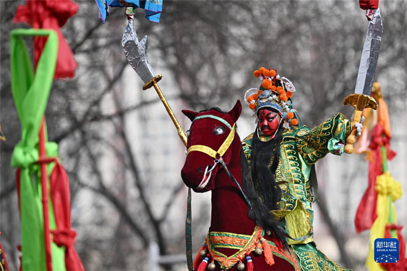 Яркие краски народных гуляний в провинции Цинхай
