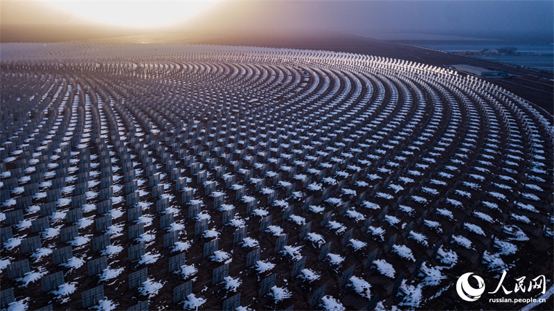 В пустыне Гоби провинции Ганьсу продолжается производство чистой энергии