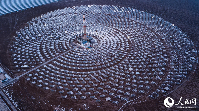 В пустыне Гоби провинции Ганьсу продолжается производство чистой энергии