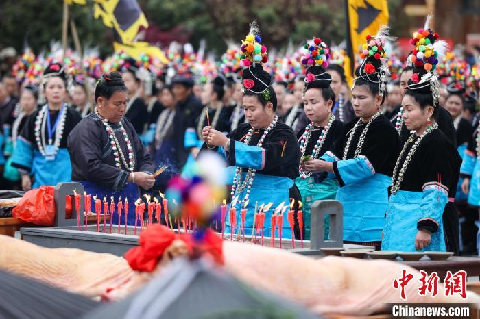 Народность дун в провинции Гуйчжоу встретила праздник Сама