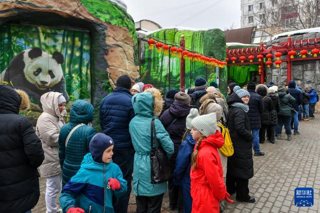 Посетители Московского зоопарка могут увидеть маленькую панду Катюшу