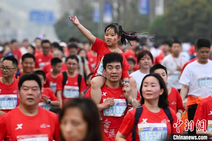 В Чунцине прошел первый в 2024 году марафон