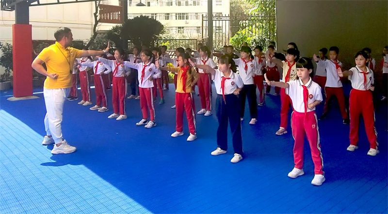 В школе Шаошань в провинции Юньнань каждый учащийся занимается «кун-фу»