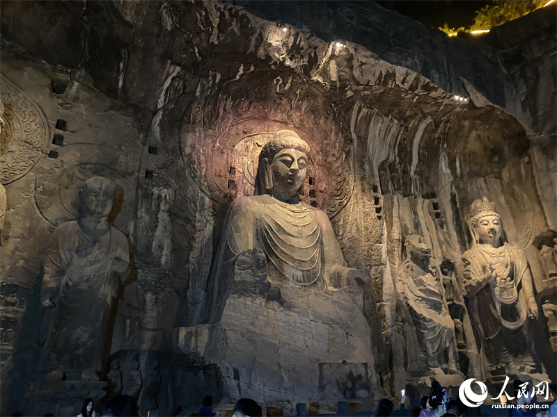 Комплекс буддийских пещерных храмов Лунмэнь в провинции Хэнань
