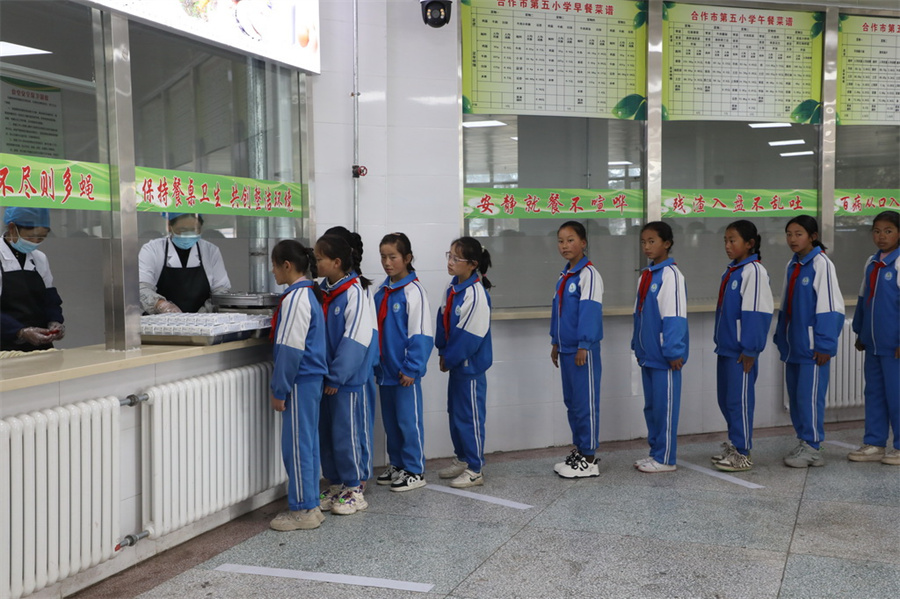 В Ганьсу более 1,53 млн учащихся принимают участие в программе по организации питания школьников